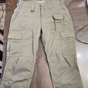 Like new barely worn 5.11 apex pants